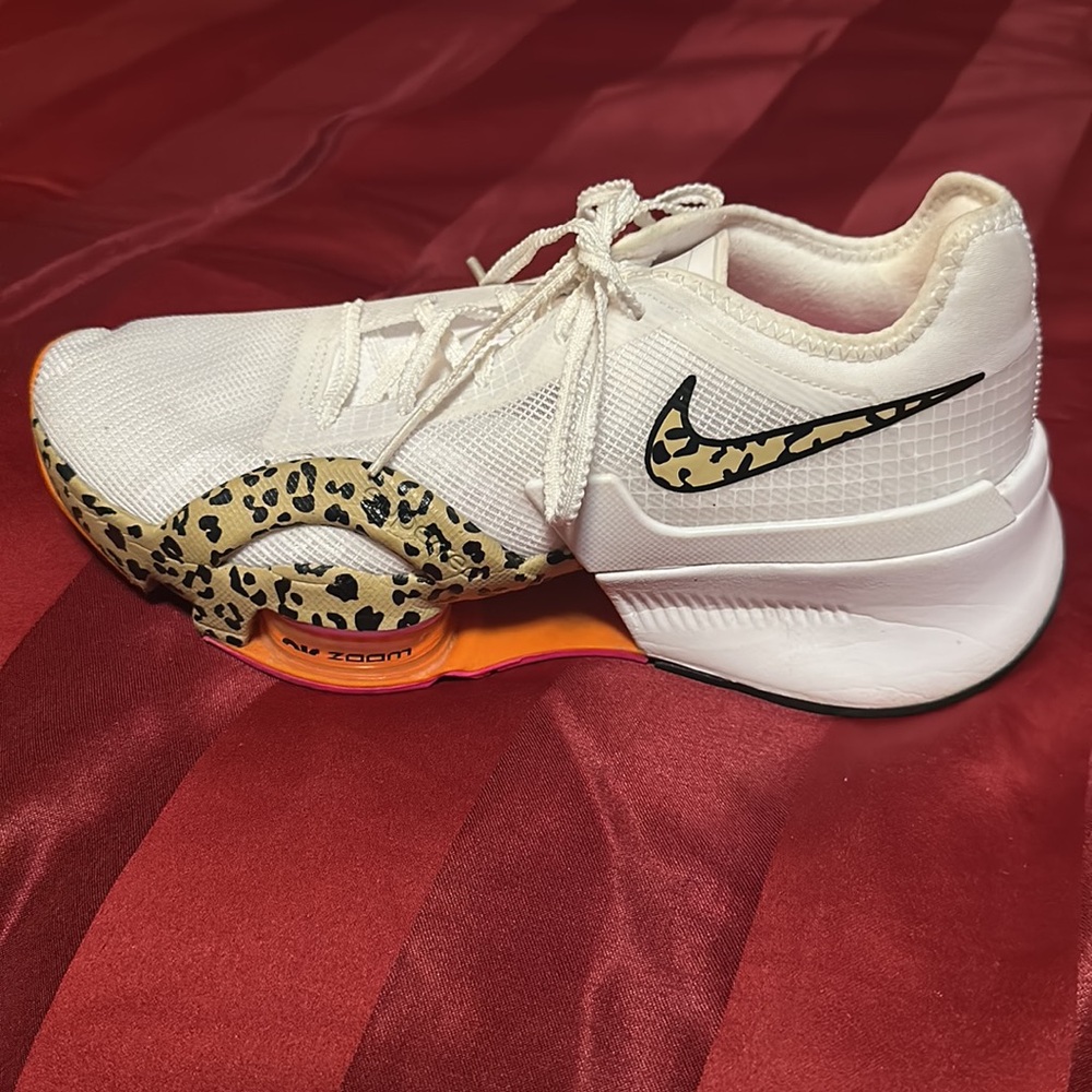 Nike White and Orange Women's Sneakers - Picture 6 of 6